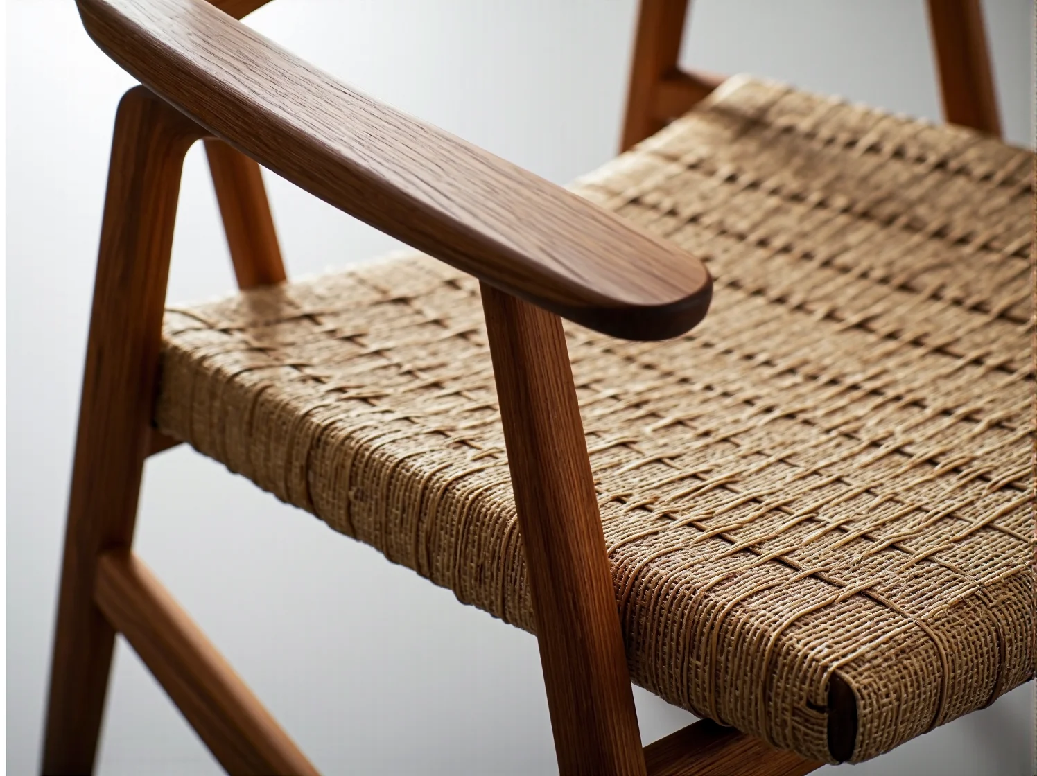 Praktyczna komoda z drewna ułatwiająca codzienne życie